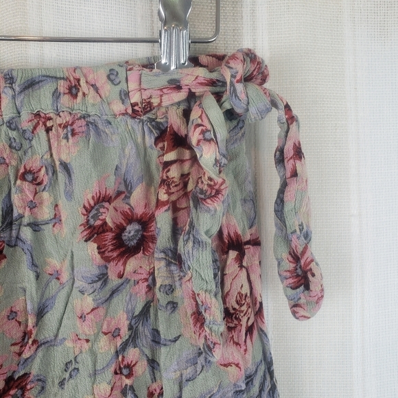 American Eagle Floral Boho Mini Skirt Size Large - Picture 2 of 8